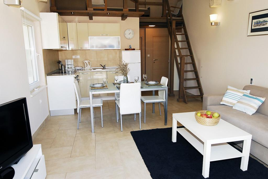 Apartments Maslina Примоштен Екстер'єр фото