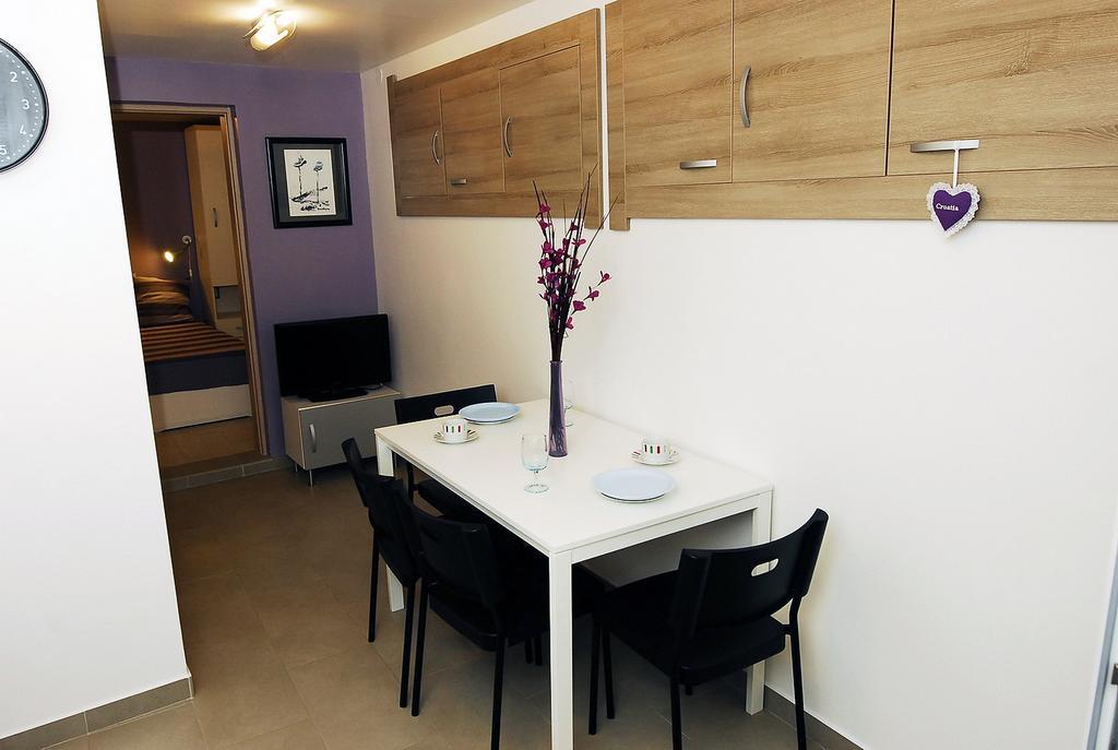 Apartments Maslina Примоштен Екстер'єр фото