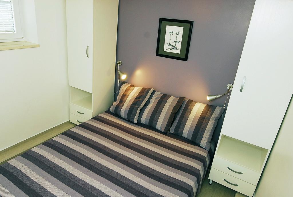 Apartments Maslina Примоштен Екстер'єр фото