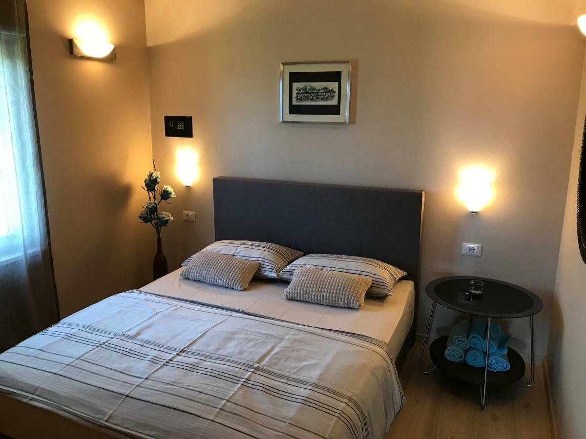 Apartments Maslina Примоштен Екстер'єр фото