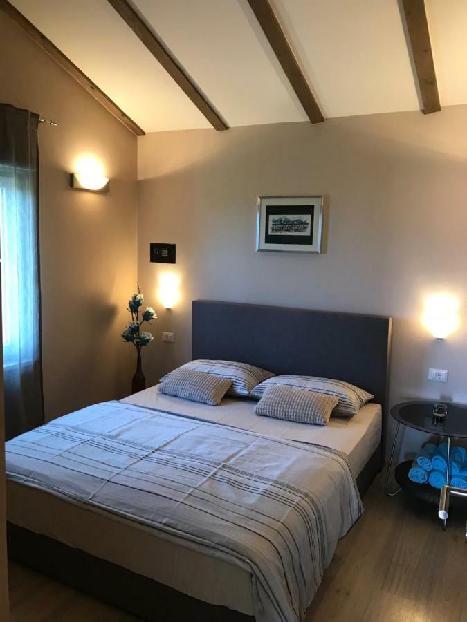 Apartments Maslina Примоштен Екстер'єр фото